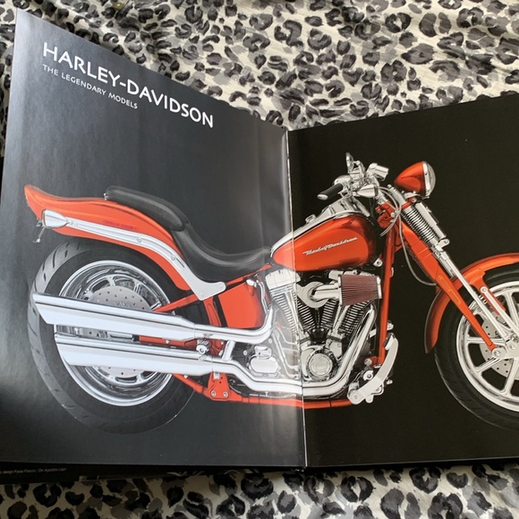 Harley Davidson Book The Legendary Models Pascal Szymezak - Picture 7 of 12